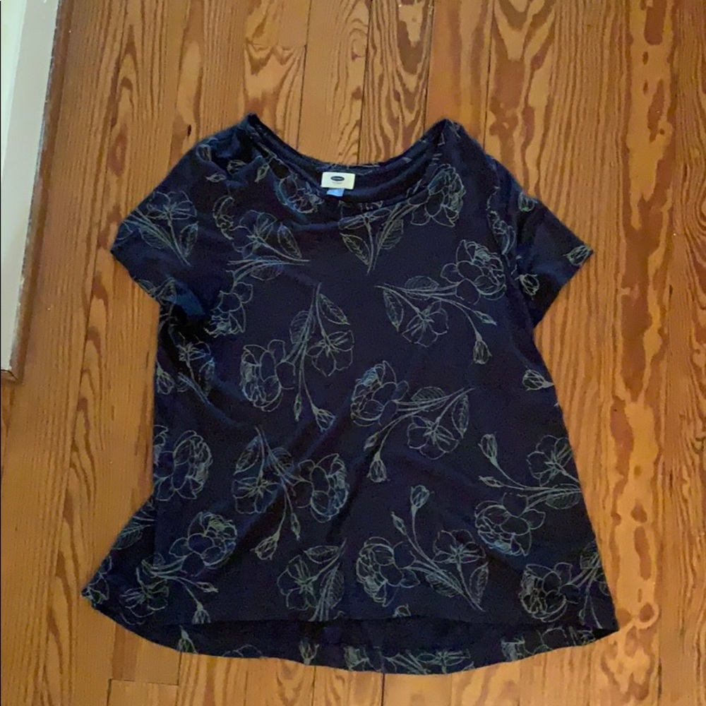 Old navy gray and tan tee with flower print